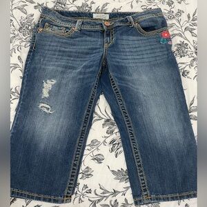 Aeropostale 13/14 Distressed Denim Capris‎ with Embroidered Florals